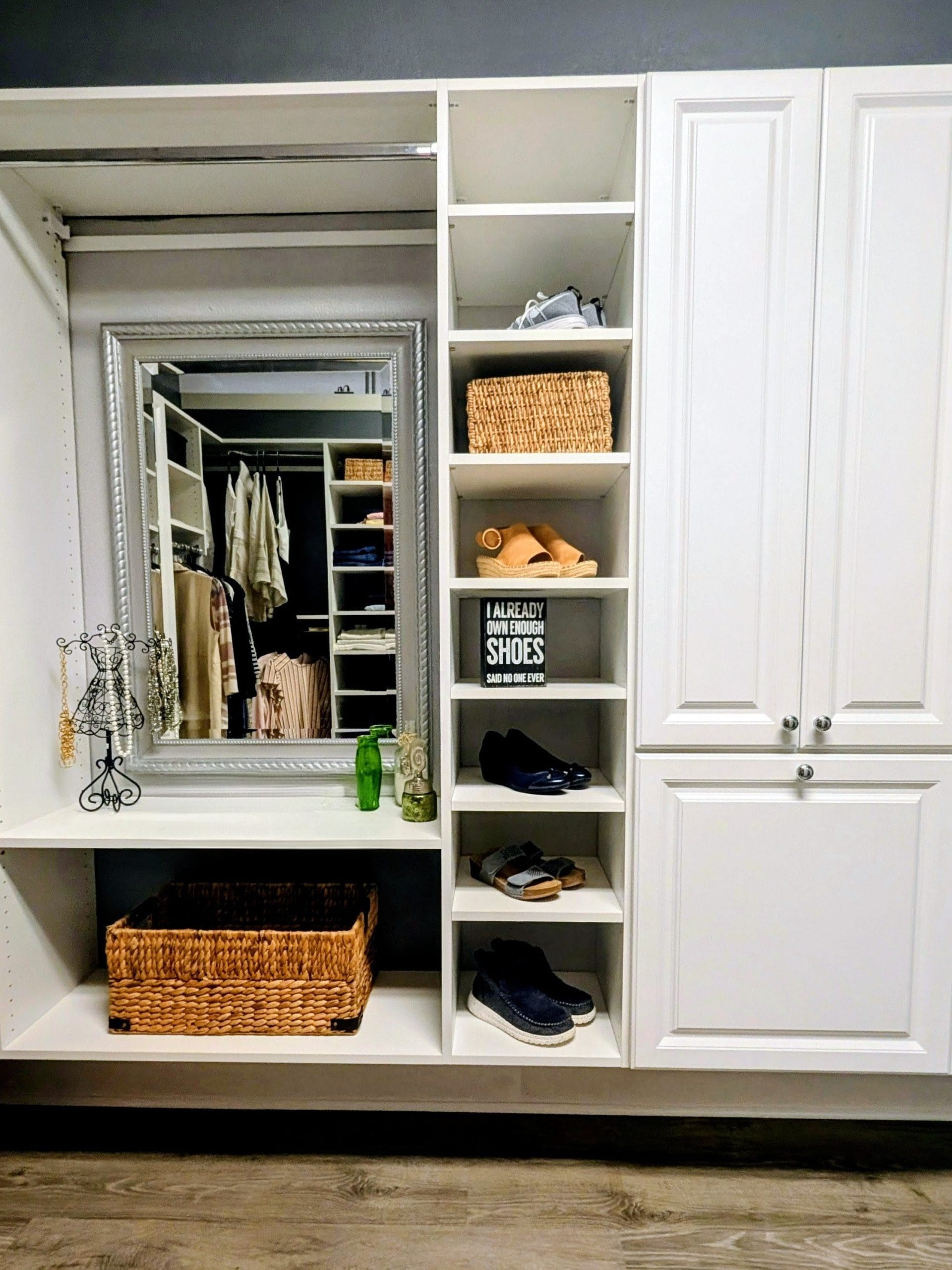 DISPLAY CLOSET2