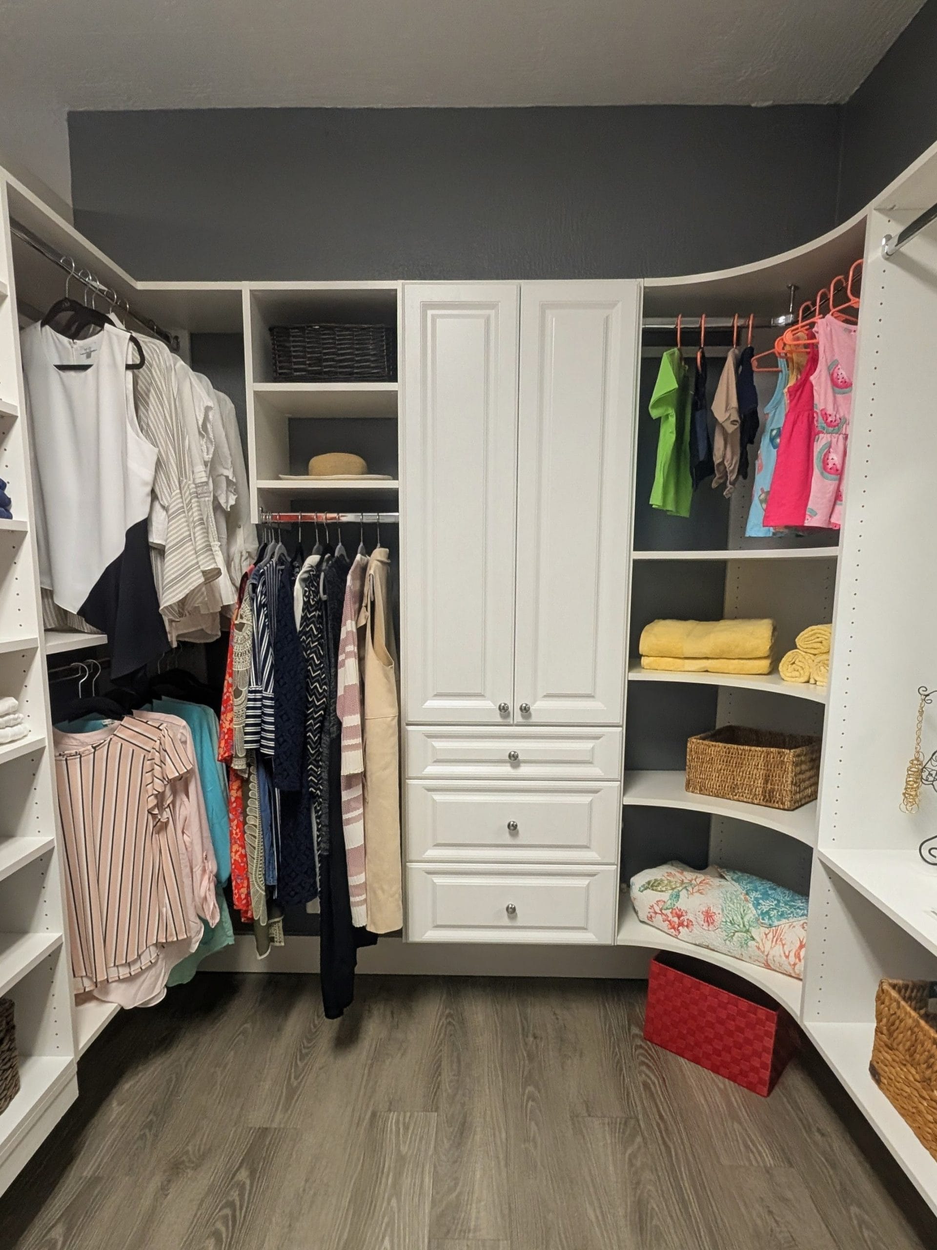 DISPLAY CLOSET4